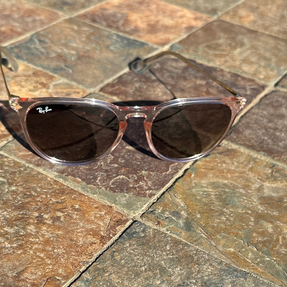 Ray-Ban Transparent Pink Sunglasses
RB 4171 ERIKA